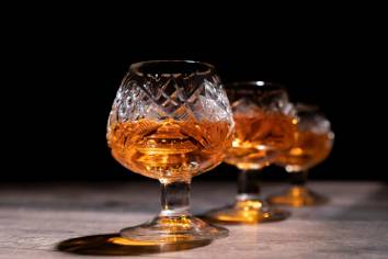 Time and Taste: How Scottish Whisky Changes with Extended Barrel Aging single malt scotch whiskey in a glass